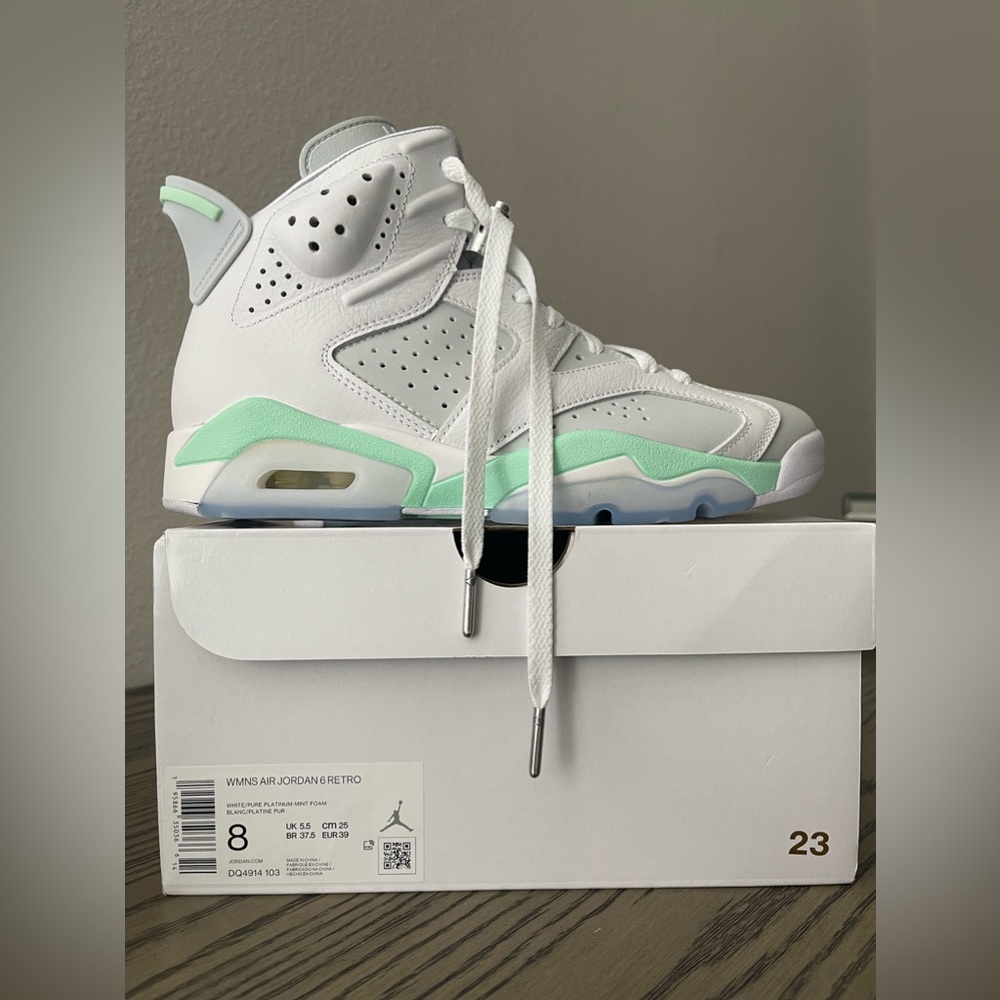 Women’s air Jordan 6 retro size 8